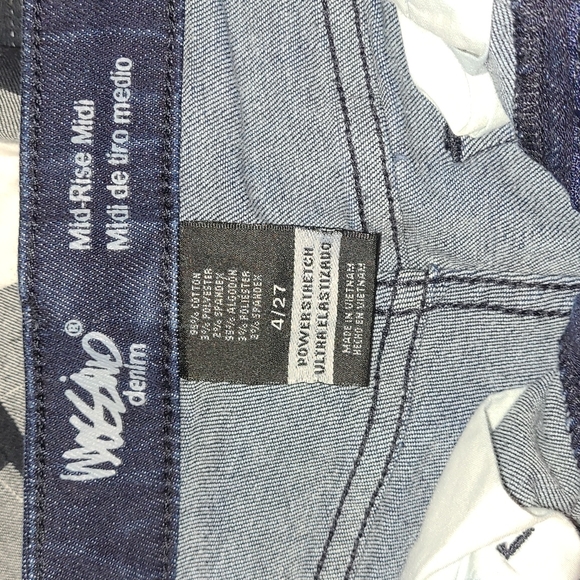 Women's shorts - Picture 3 of 3